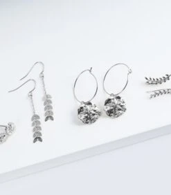 Geurkaars Ceder Met Zilveren Oorbellen -Kaarsen Voor Thuis 3d356d6f181240c885861e7a7fd896ba 1